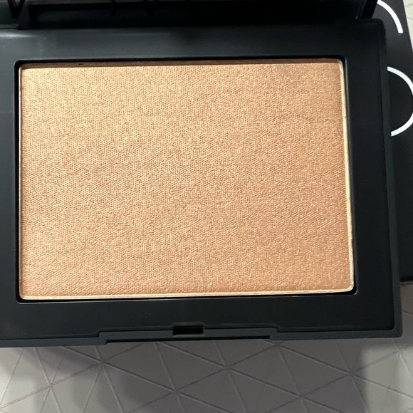 NARS ibiza highlighter - Picture 3 of 3
